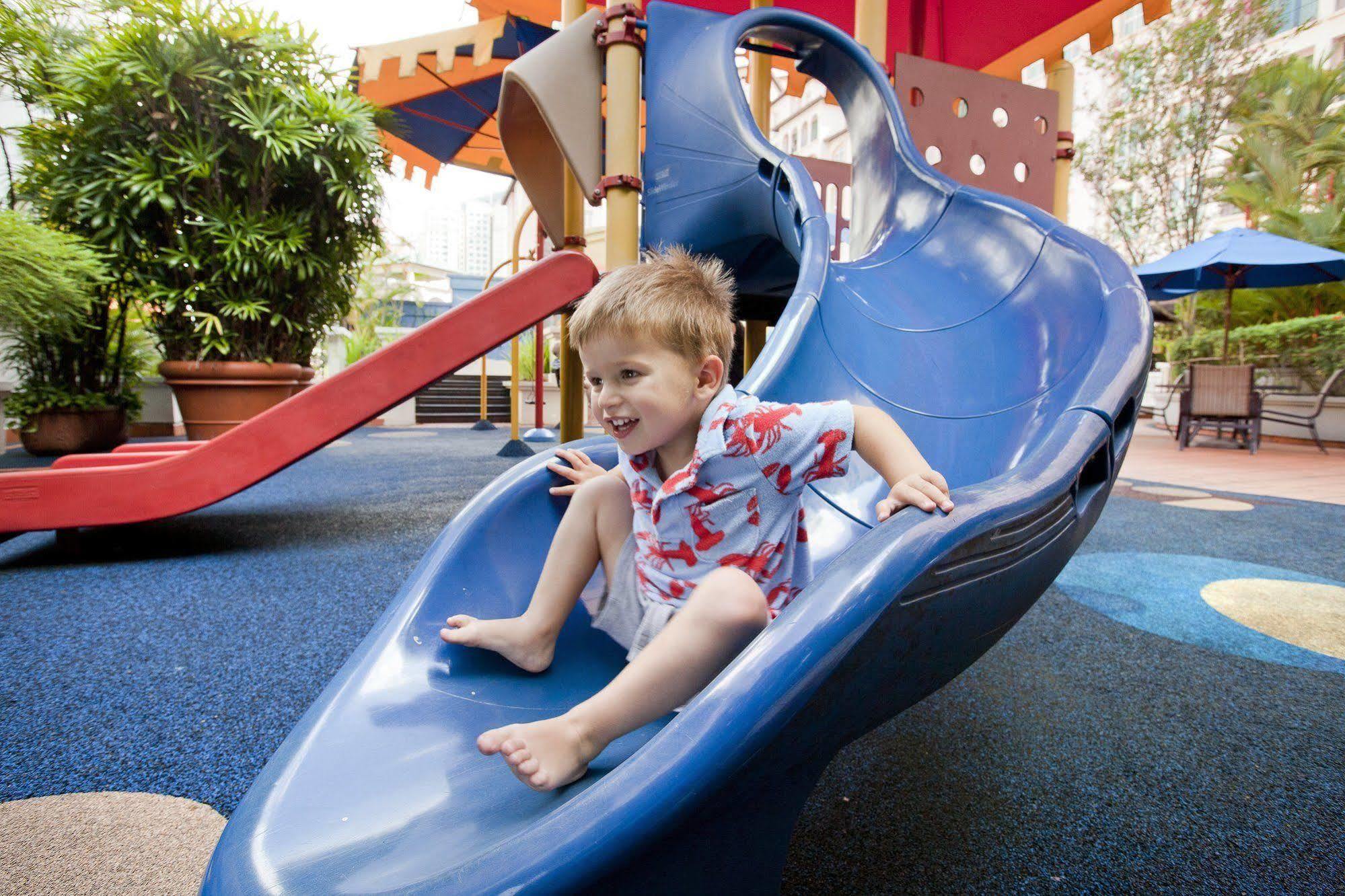 Fraser Place Robertson Walk Szingapúr Kültér fotó A child on a slide
